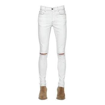 אופנה יוקרתית לגברים הברך של חור ג 'ינס סקיני נמתח מתאים לבן יוקרה קאובוי בגדים אופנת רחוב במצוקה הג' ינס הגברי.